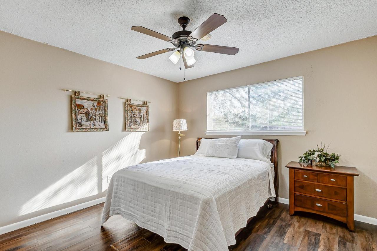 Cheerful 3-Bedroom Home With Indoor Fireplace Houston Exterior foto