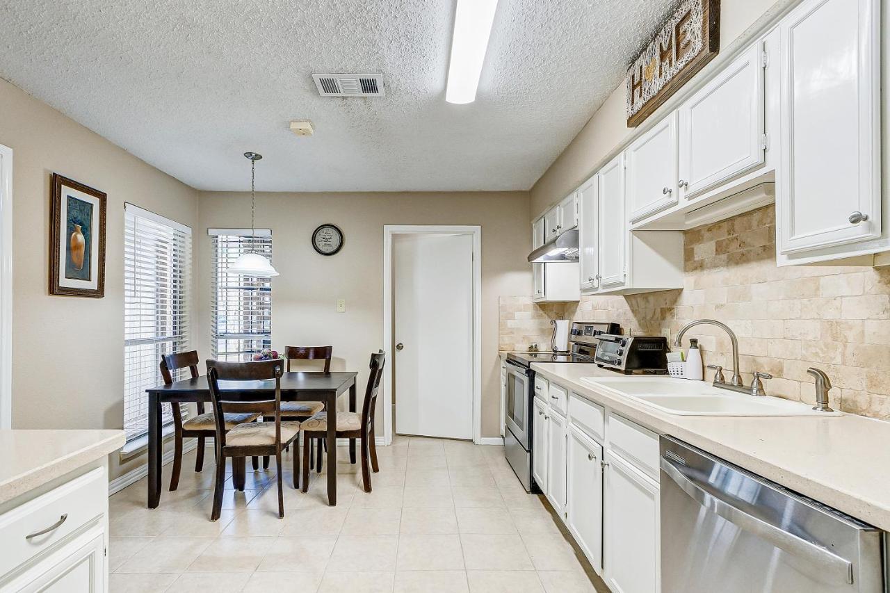 Cheerful 3-Bedroom Home With Indoor Fireplace Houston Exterior foto