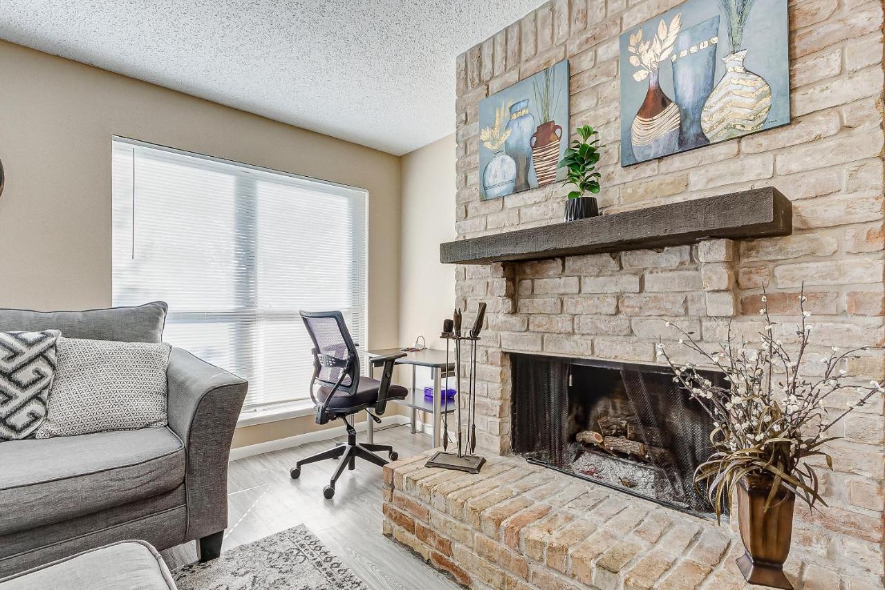 Cheerful 3-Bedroom Home With Indoor Fireplace Houston Exterior foto